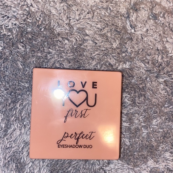 Ipsy glam bag including makeup - Picture 3 of 9